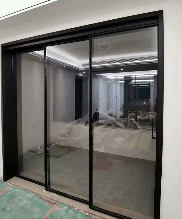 cua-lua-kinh-khong-ray-duoi cua-nhom-kinh-ray-treo